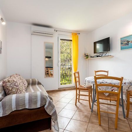 Apartments With A Parking Space Baska, Krk - 13907 部屋 写真
