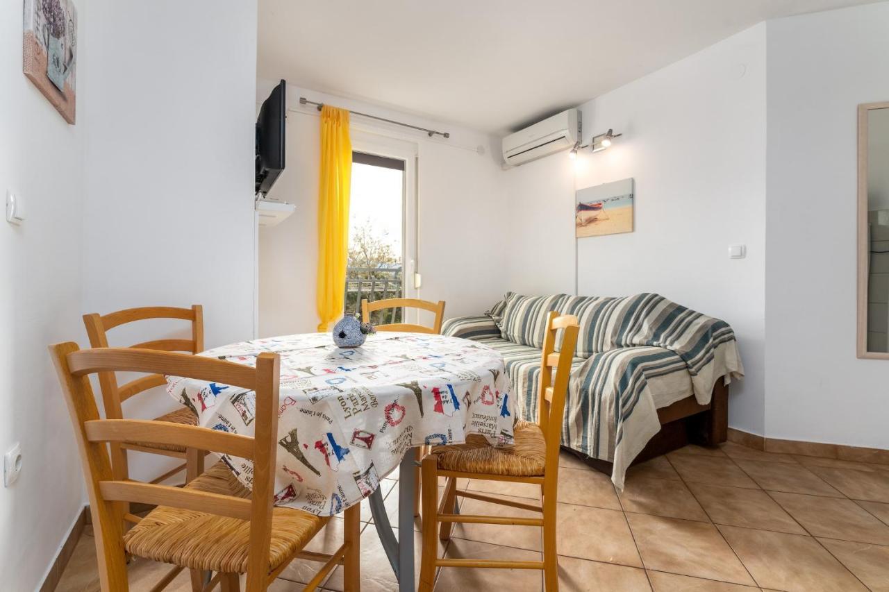 Apartments With A Parking Space Baska, Krk - 13907 エクステリア 写真