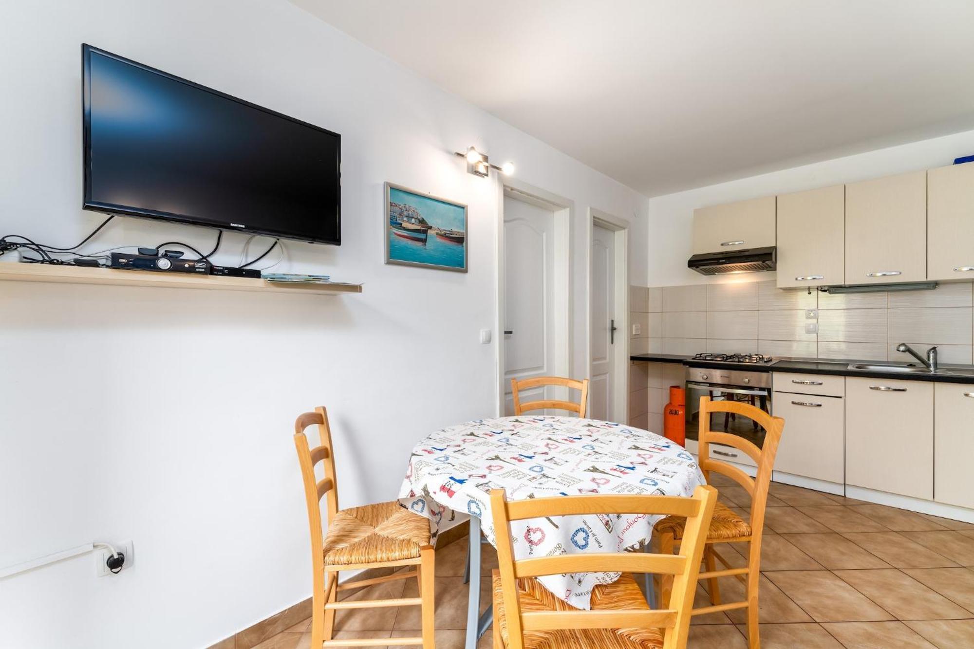 Apartments With A Parking Space Baska, Krk - 13907 部屋 写真