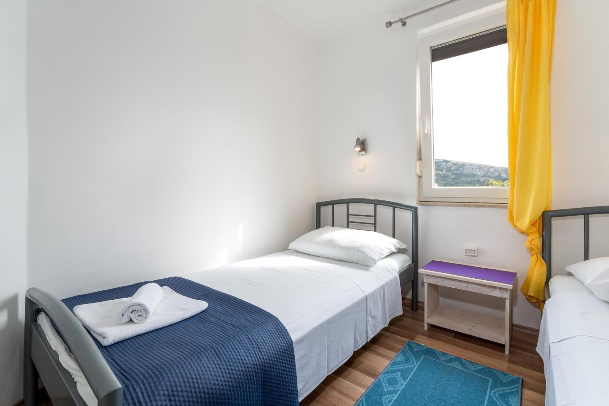 Apartments With A Parking Space Baska, Krk - 13907 部屋 写真